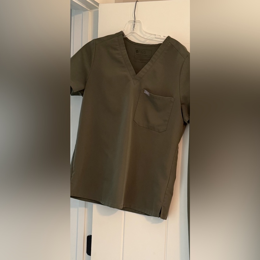 Women’s Figs Top V Neck Smal
